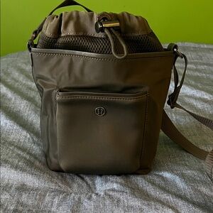 Lululemon All Set mini bucket bag in olive green